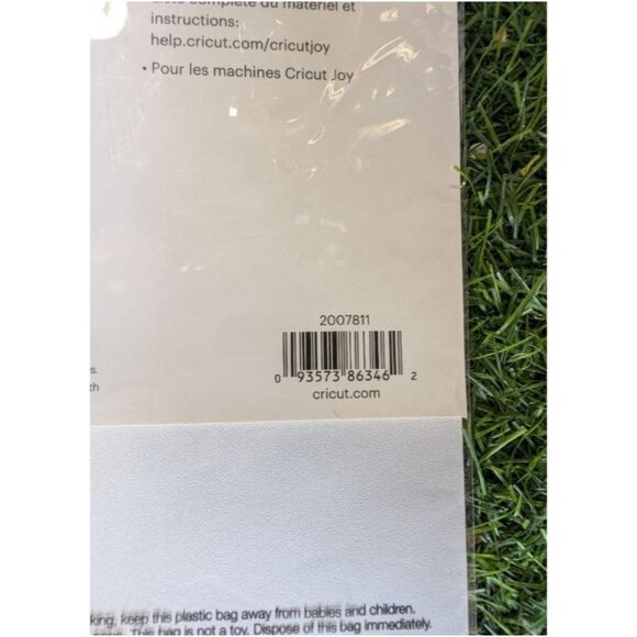 Cricut Joy Light Grip Mat 12"x4.5" - Picture 8 of 9